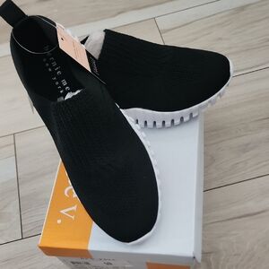 bernie mev. Black Slip-On Sneakers